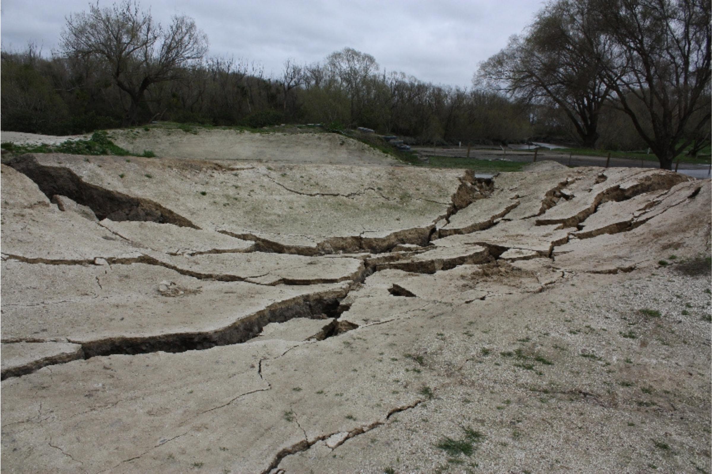 cracks appear in ground after earthquake