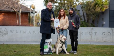 Top Mayor Meets Top Dog